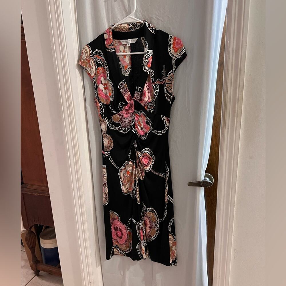 Trina Turk black floral 100% silk ruched front midi dress size 8